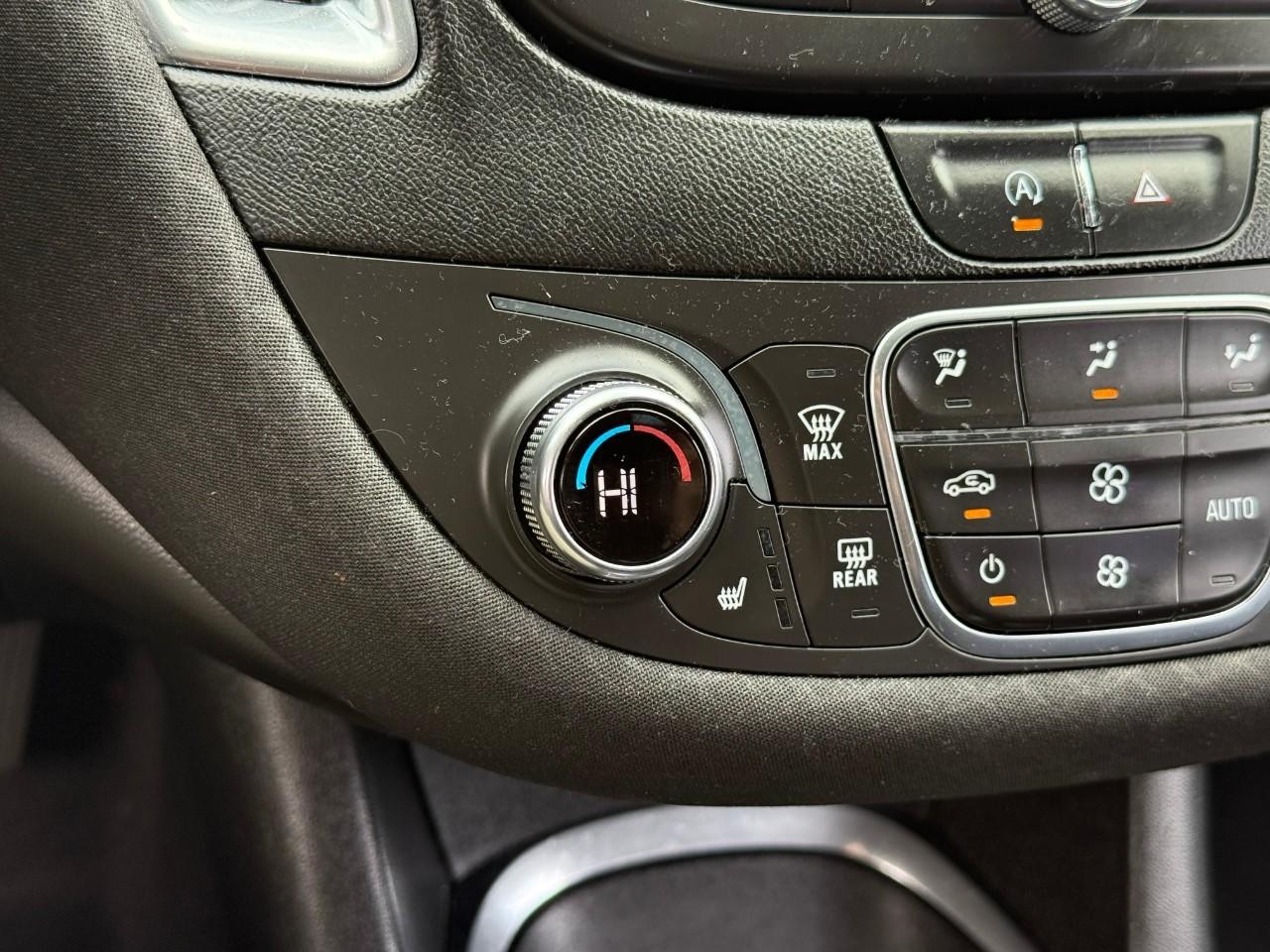 Chevrolet Malibu Vehicle Full-screen Gallery Image 18