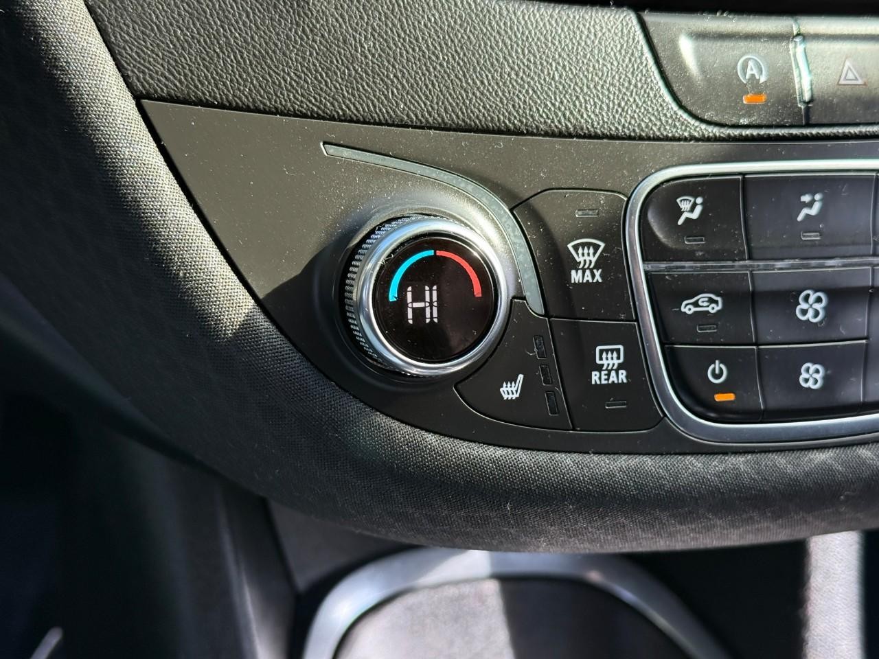 Chevrolet Malibu Vehicle Full-screen Gallery Image 22