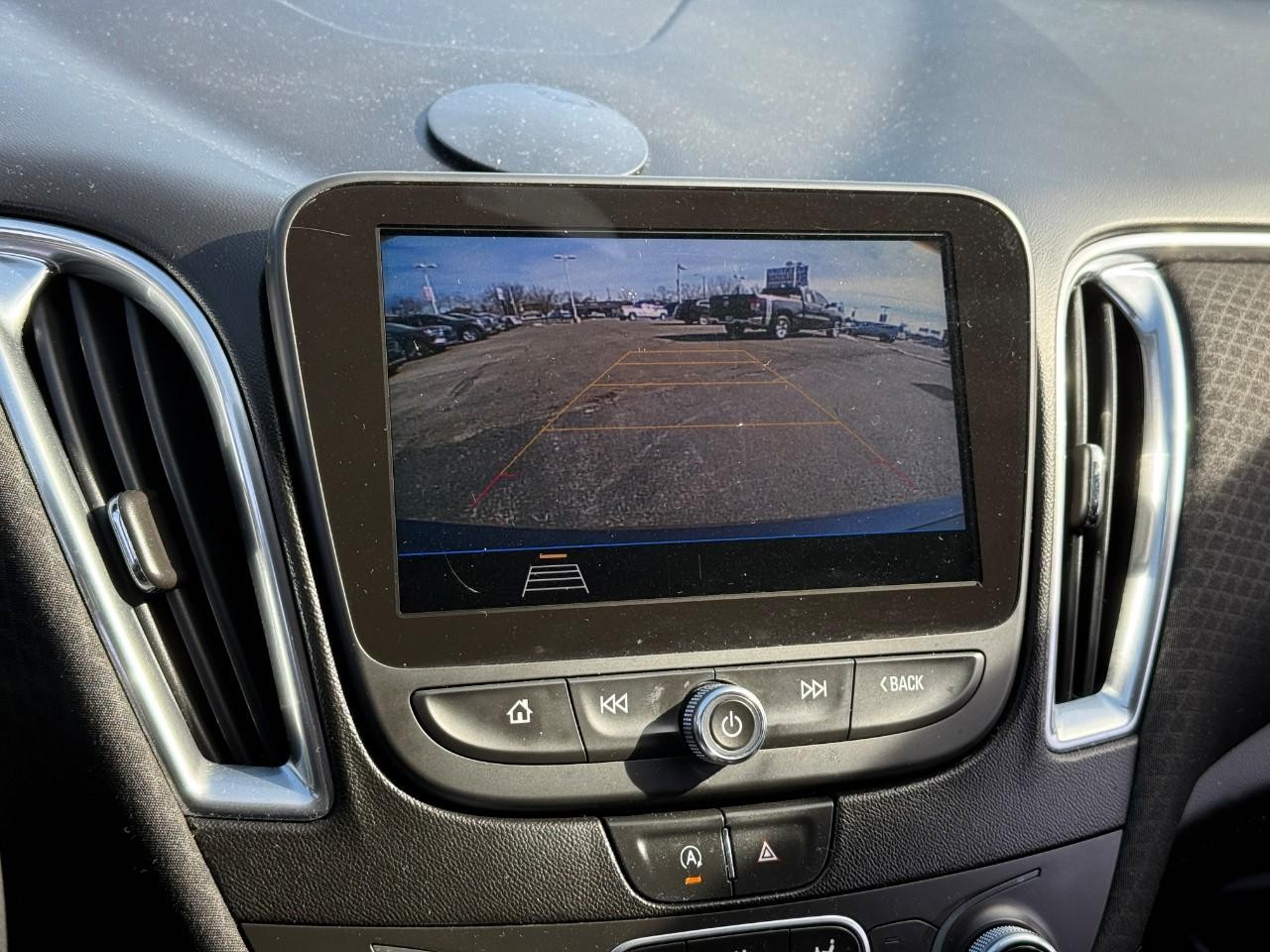 Chevrolet Malibu Vehicle Full-screen Gallery Image 23