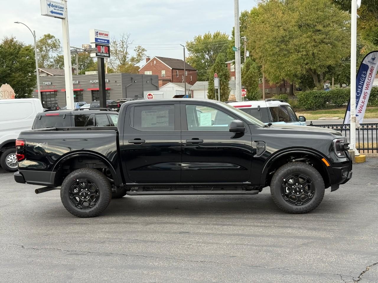 Ford Ranger Vehicle Full-screen Gallery Image 02