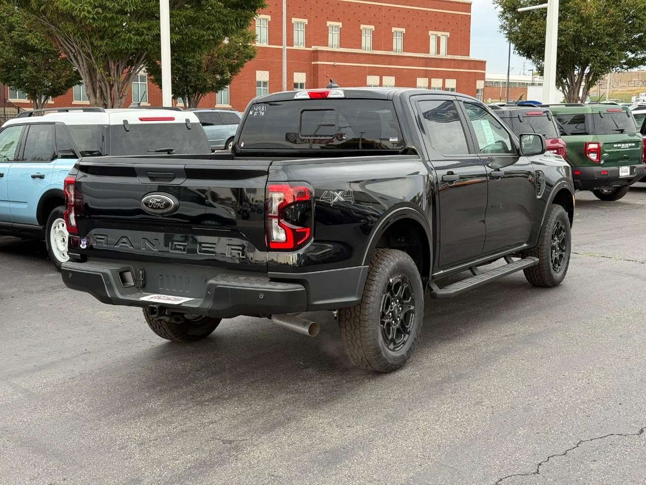 Ford Ranger Vehicle Full-screen Gallery Image 03