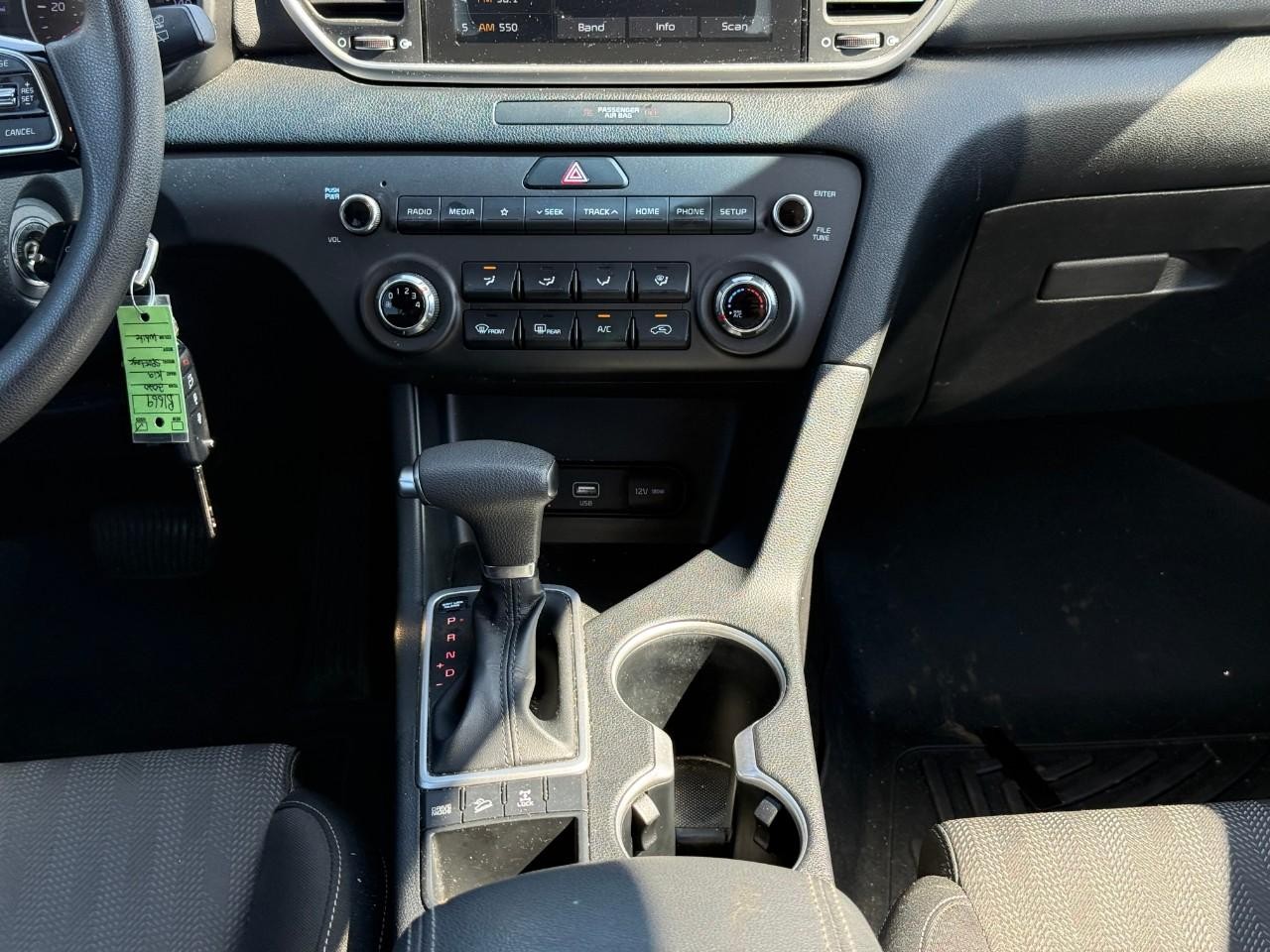 Kia Sportage Vehicle Full-screen Gallery Image 09