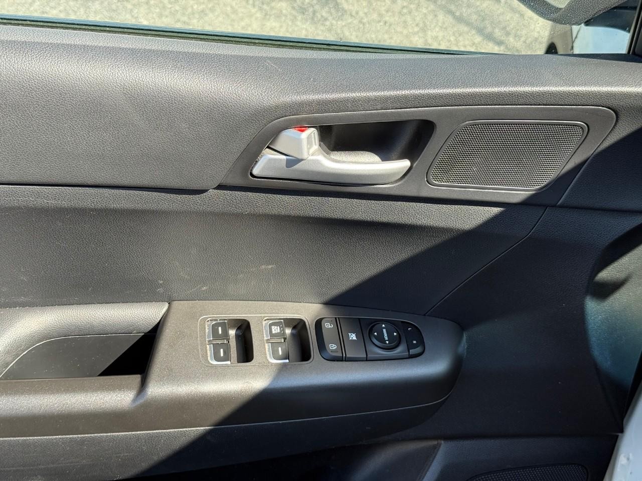 Kia Sportage Vehicle Full-screen Gallery Image 10