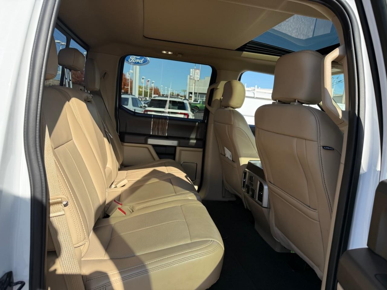 Ford F-150 Vehicle Full-screen Gallery Image 05