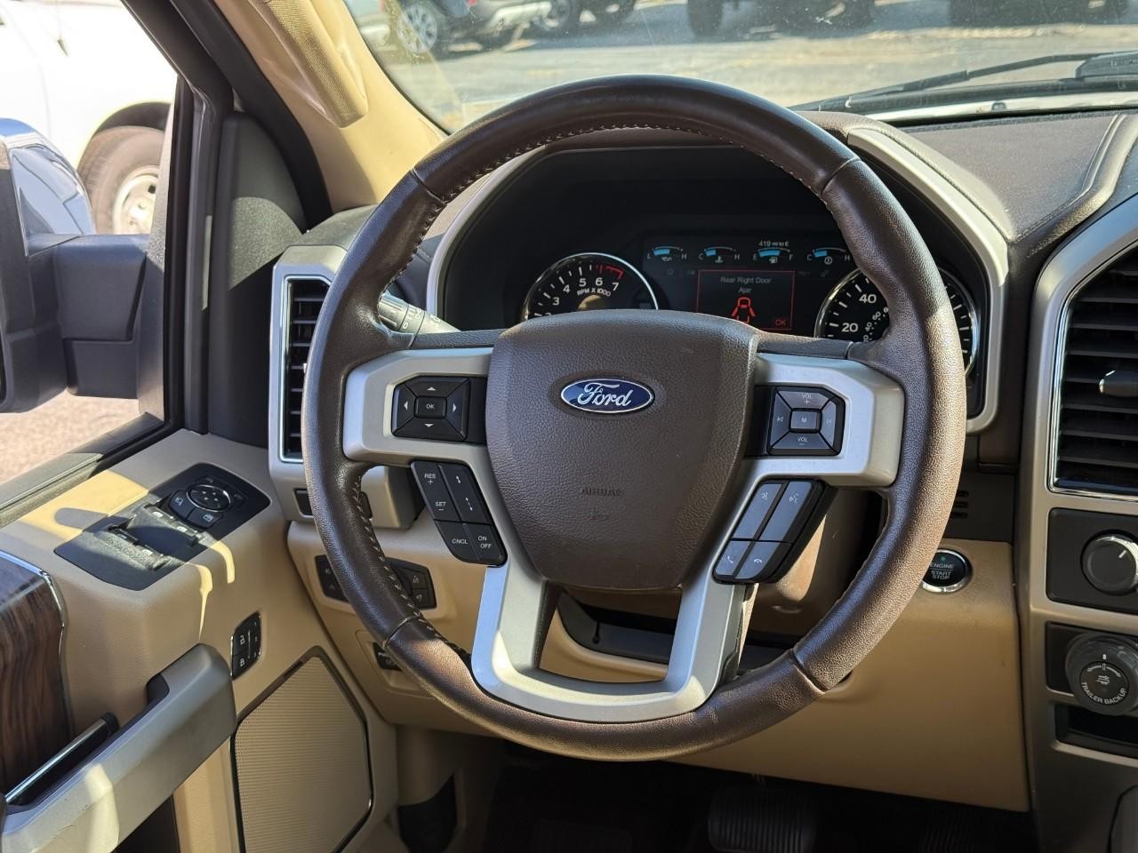 Ford F-150 Vehicle Full-screen Gallery Image 07