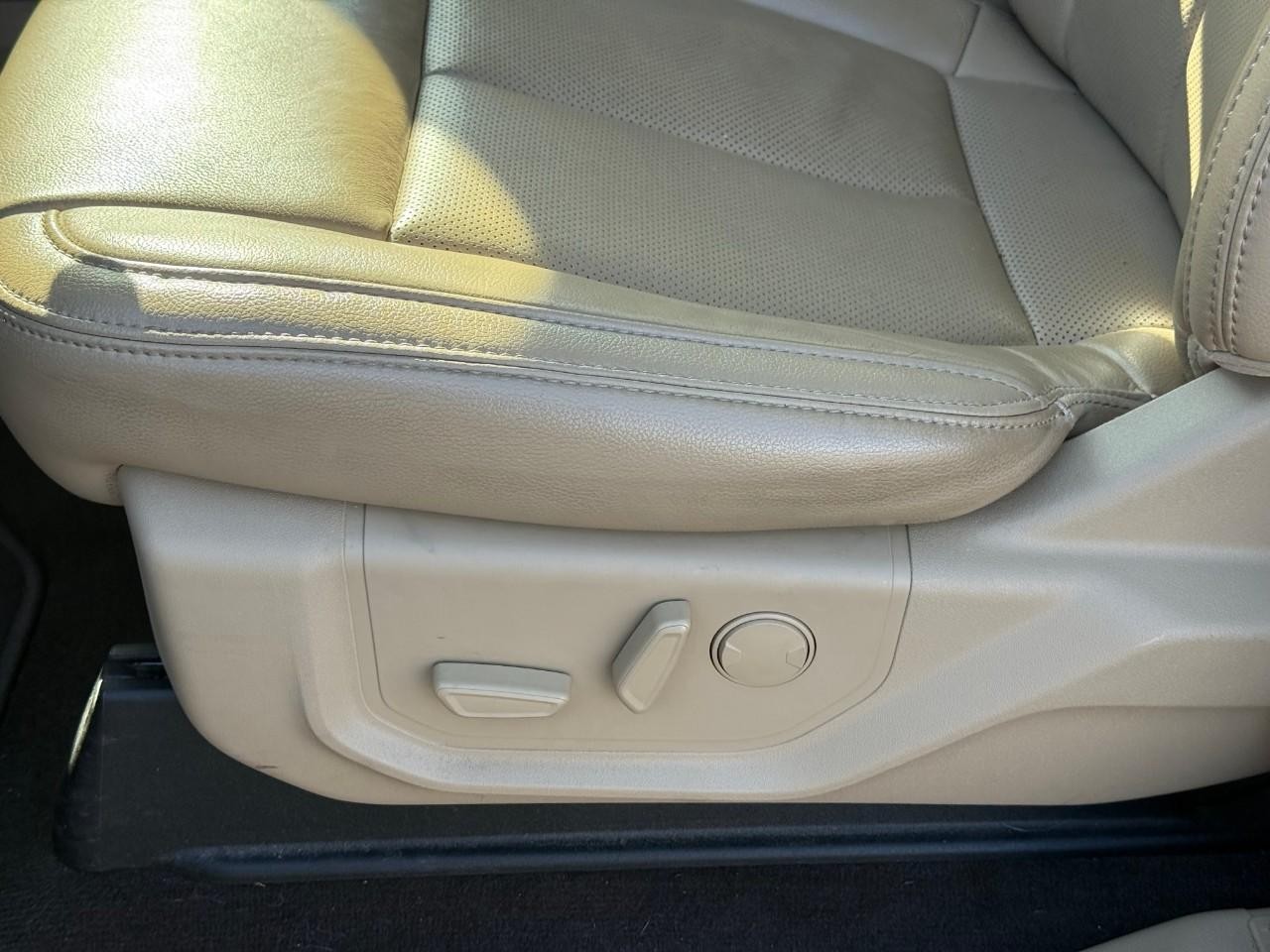 Ford F-150 Vehicle Full-screen Gallery Image 13