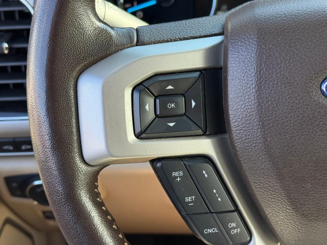 Ford F-150 Vehicle Full-screen Gallery Image 14