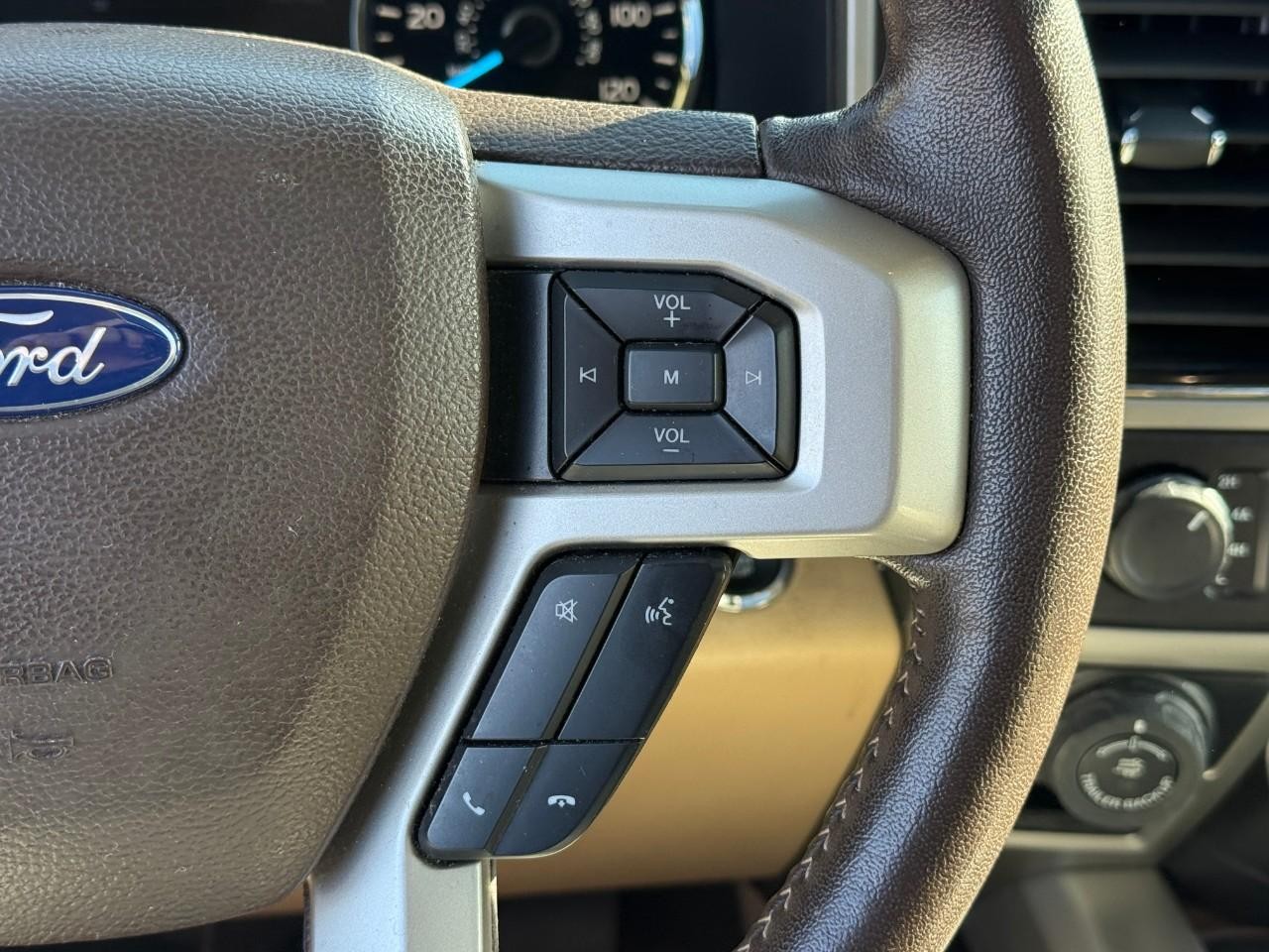 Ford F-150 Vehicle Full-screen Gallery Image 15