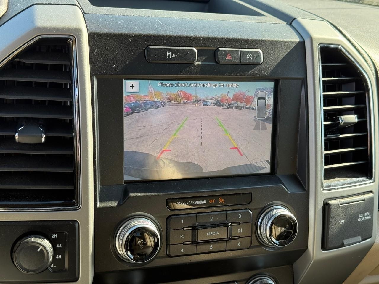 Ford F-150 Vehicle Full-screen Gallery Image 16