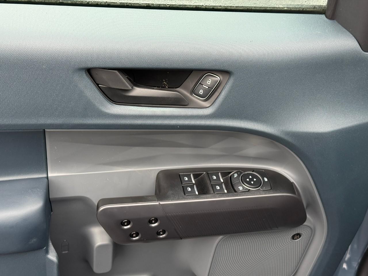 Ford Maverick Vehicle Full-screen Gallery Image 11