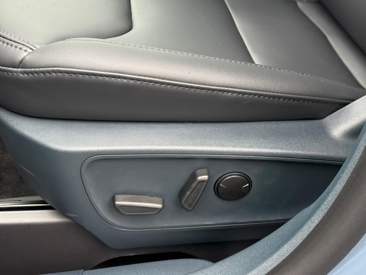 Ford Maverick Vehicle Full-screen Gallery Image 13