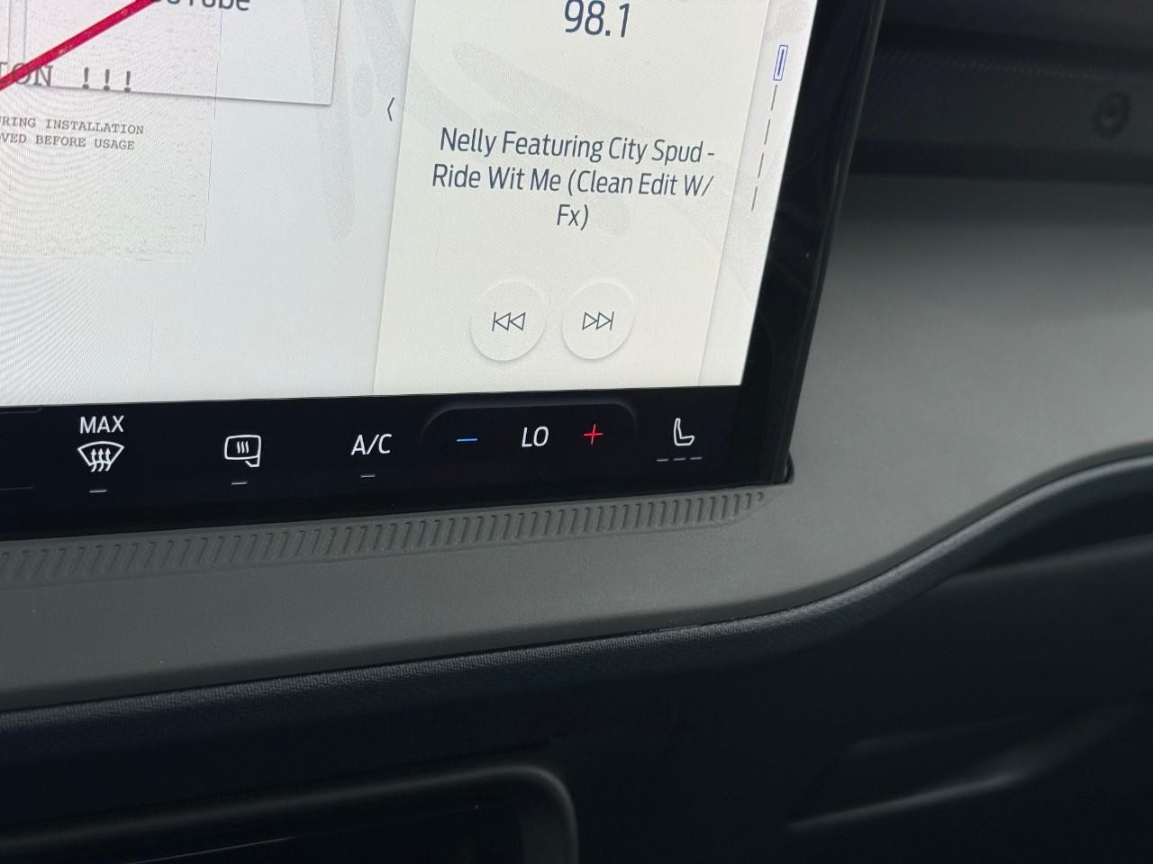 Ford Maverick Vehicle Full-screen Gallery Image 17