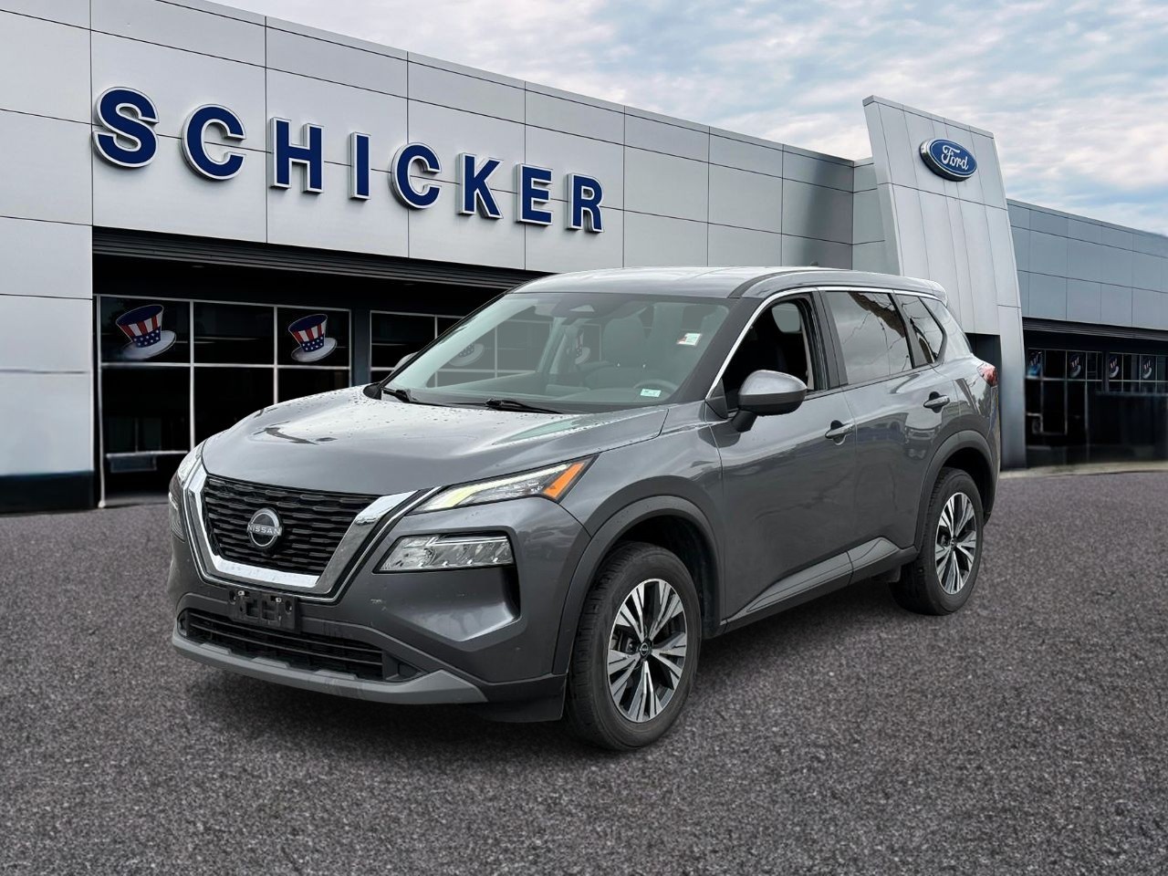 Nissan Rogue Vehicle Full-screen Gallery Image 04