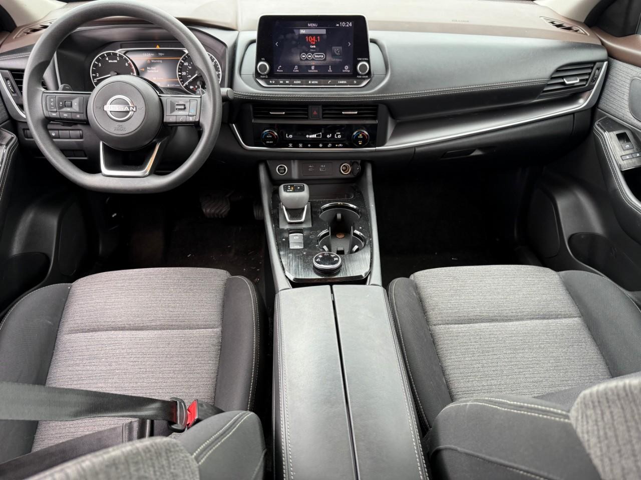Nissan Rogue Vehicle Full-screen Gallery Image 06