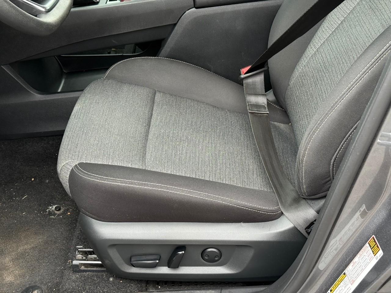 Nissan Rogue Vehicle Full-screen Gallery Image 11