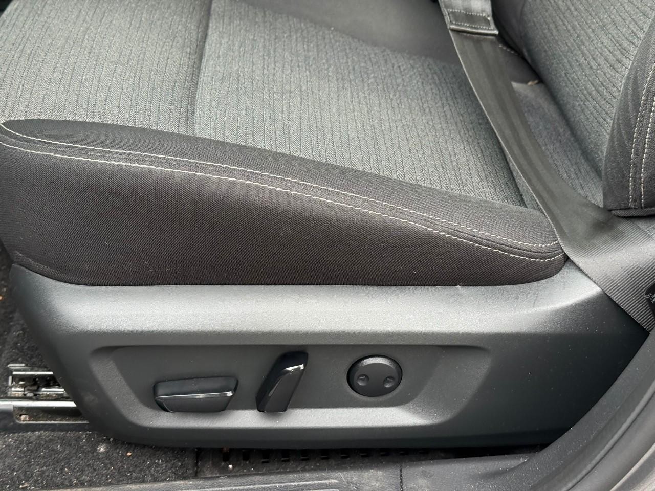 Nissan Rogue Vehicle Full-screen Gallery Image 12