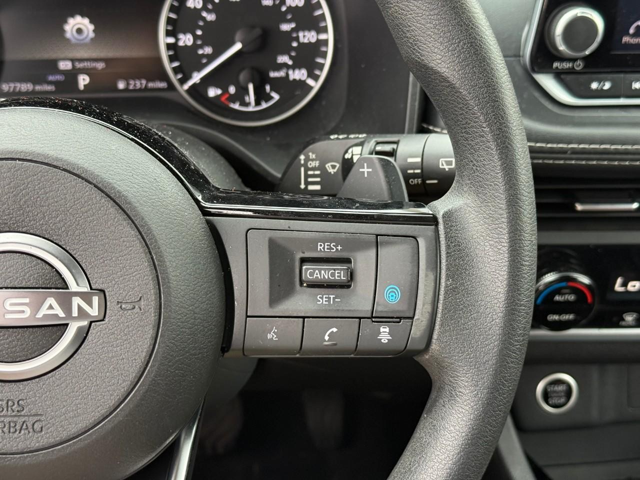 Nissan Rogue Vehicle Full-screen Gallery Image 14