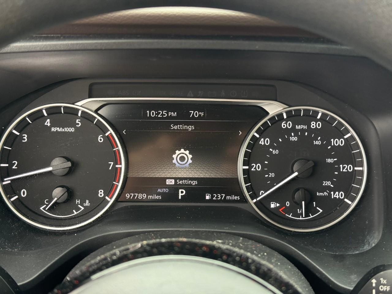 Nissan Rogue Vehicle Full-screen Gallery Image 15