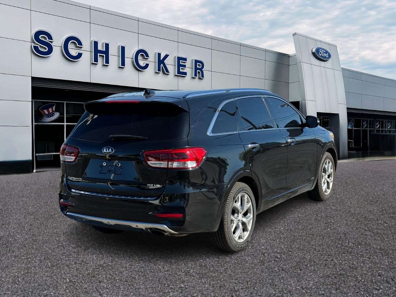 Kia Sorento Vehicle Full-screen Gallery Image 02