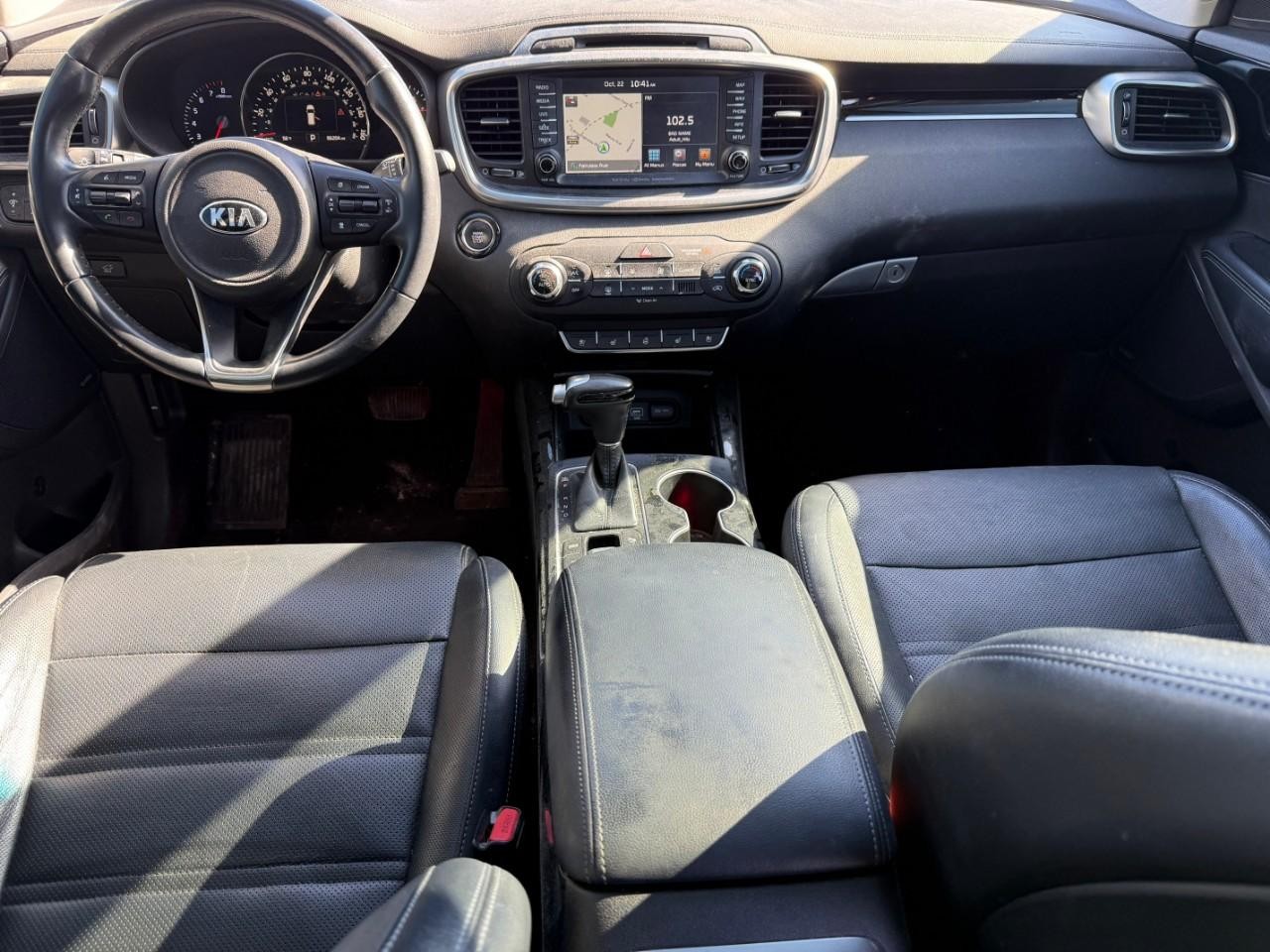 Kia Sorento Vehicle Full-screen Gallery Image 06