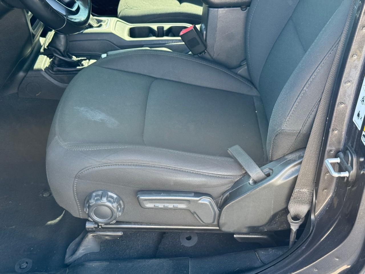 Jeep Wrangler Unlimited Vehicle Full-screen Gallery Image 07