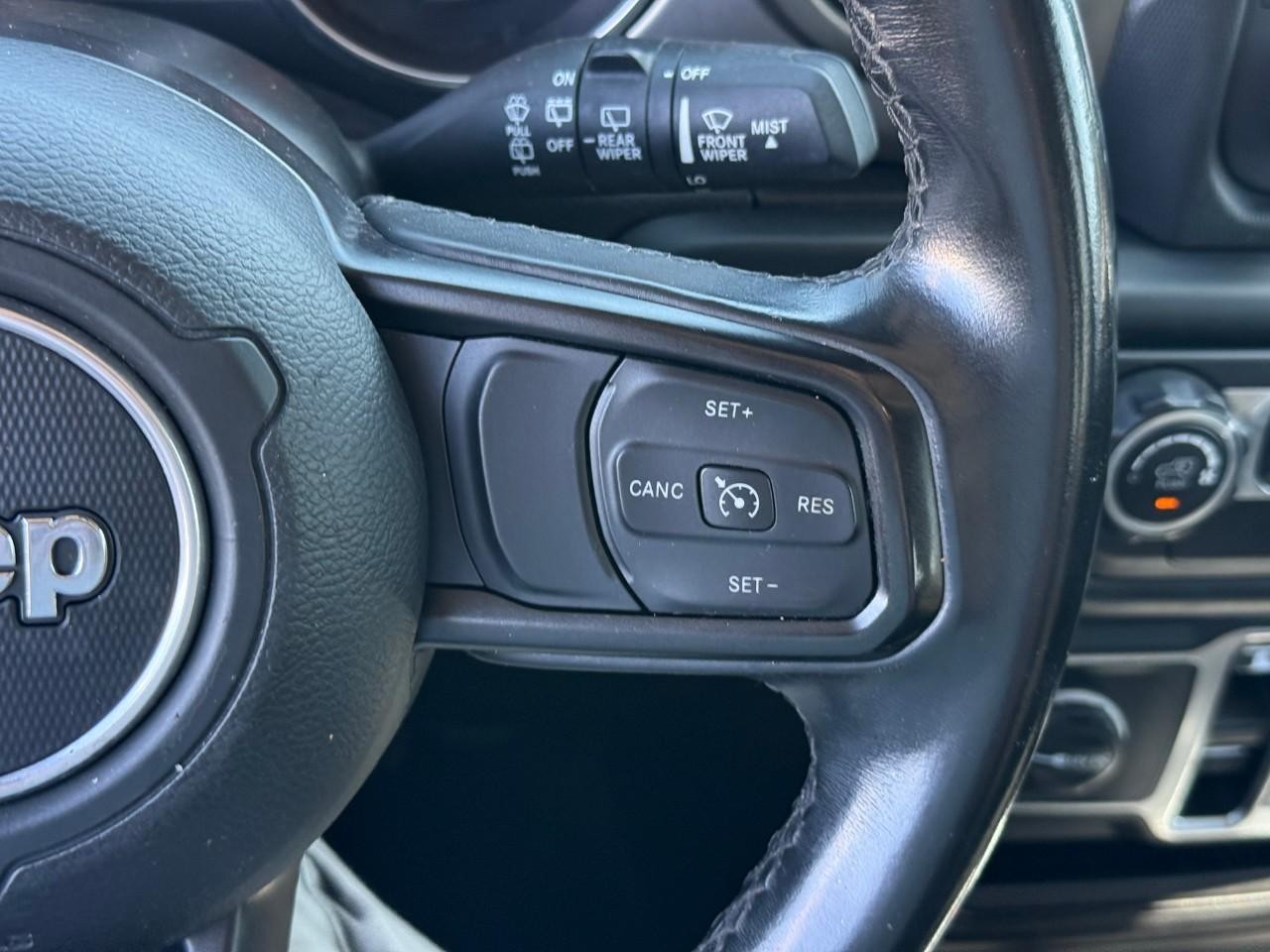 Jeep Wrangler Unlimited Vehicle Full-screen Gallery Image 09