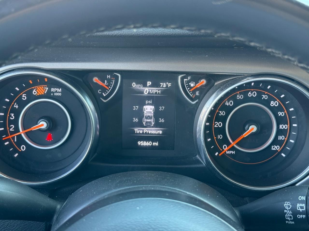 Jeep Wrangler Unlimited Vehicle Full-screen Gallery Image 10