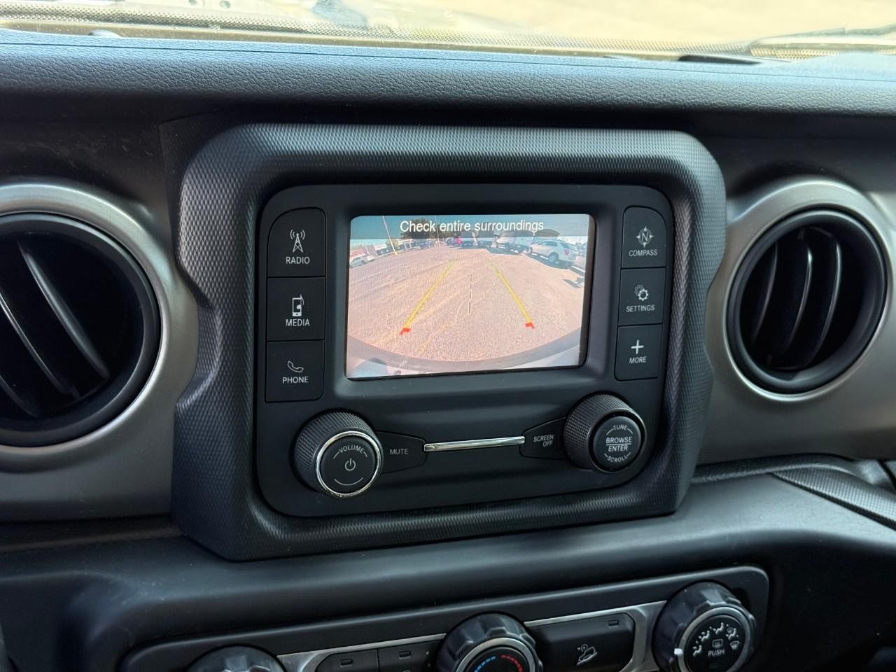 Jeep Wrangler Unlimited Vehicle Full-screen Gallery Image 12