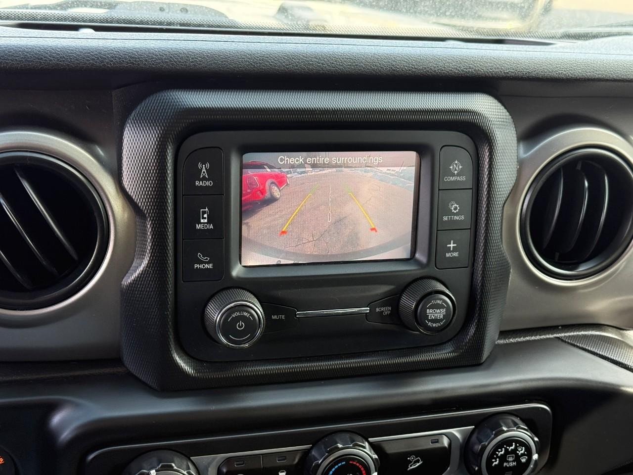 Jeep Wrangler Unlimited Vehicle Full-screen Gallery Image 21