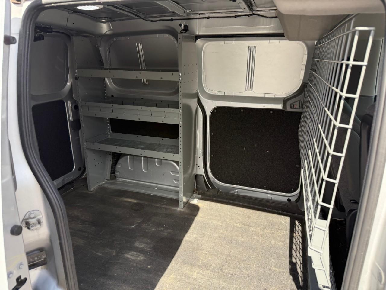 Nissan NV200 Compact Cargo Vehicle Full-screen Gallery Image 05