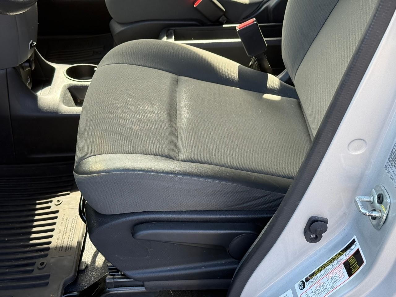 Nissan NV200 Compact Cargo Vehicle Full-screen Gallery Image 09