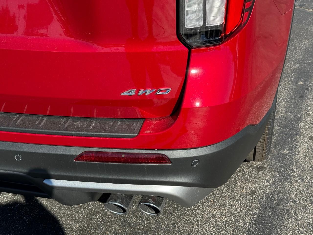 Ford Explorer Vehicle Full-screen Gallery Image 04