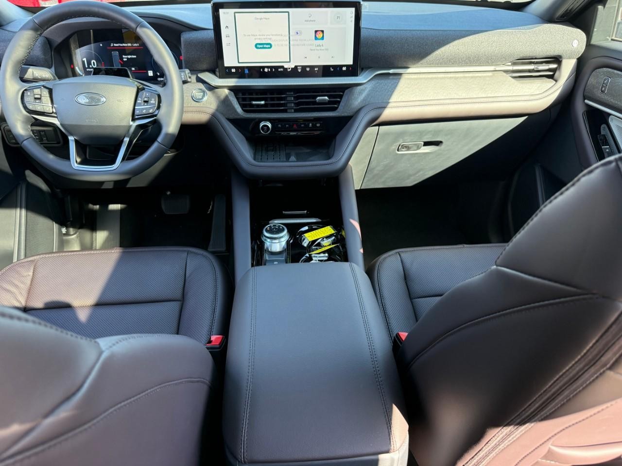 Ford Explorer Vehicle Full-screen Gallery Image 08