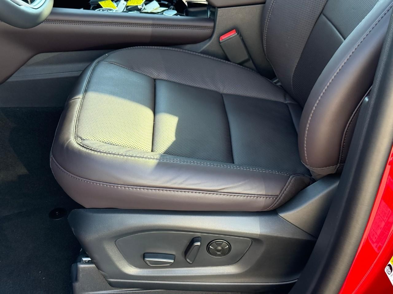 Ford Explorer Vehicle Full-screen Gallery Image 14