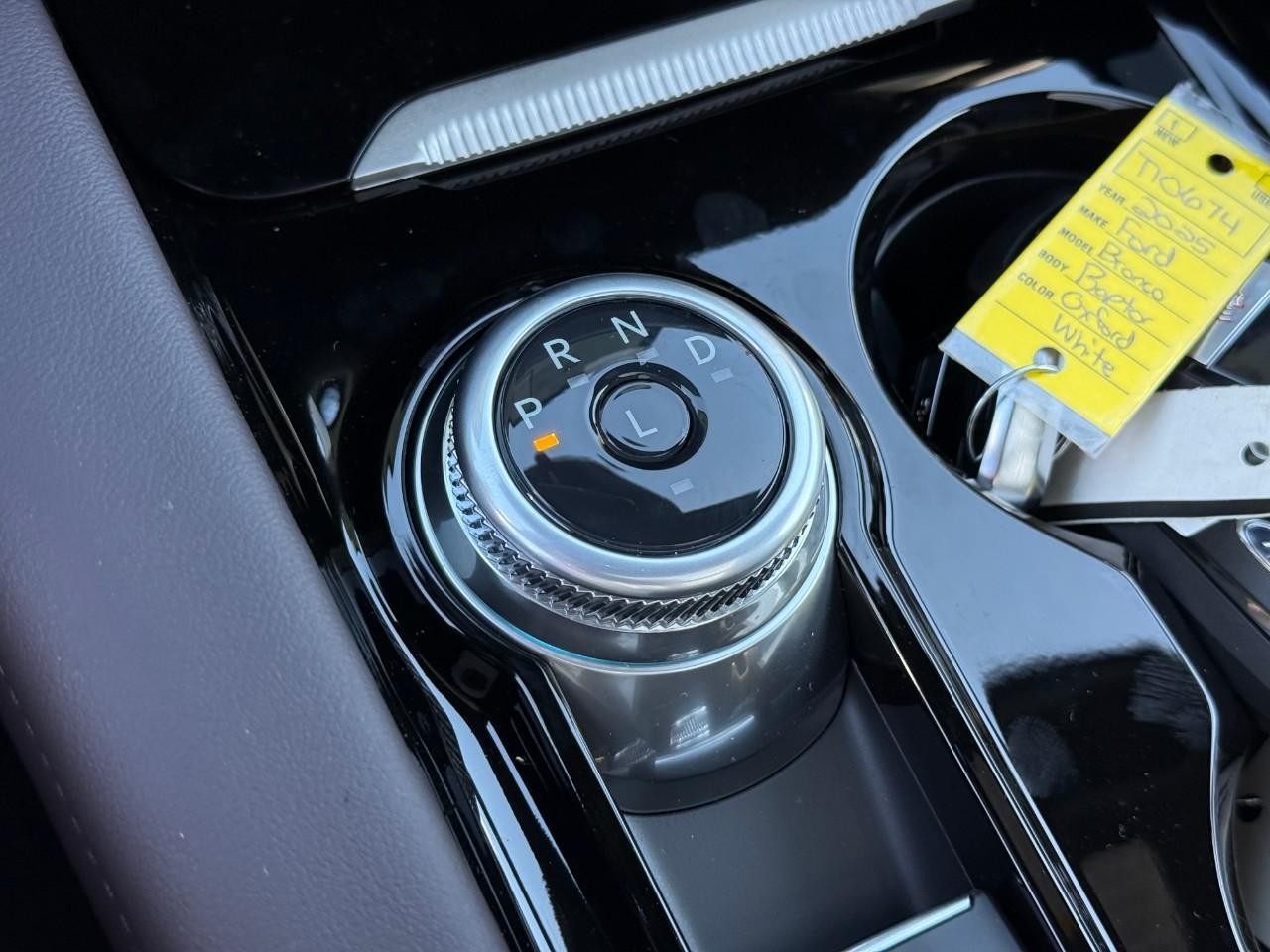 Ford Explorer Vehicle Full-screen Gallery Image 18