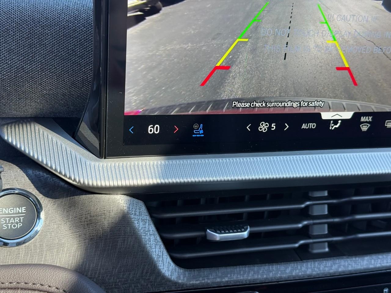 Ford Explorer Vehicle Full-screen Gallery Image 19