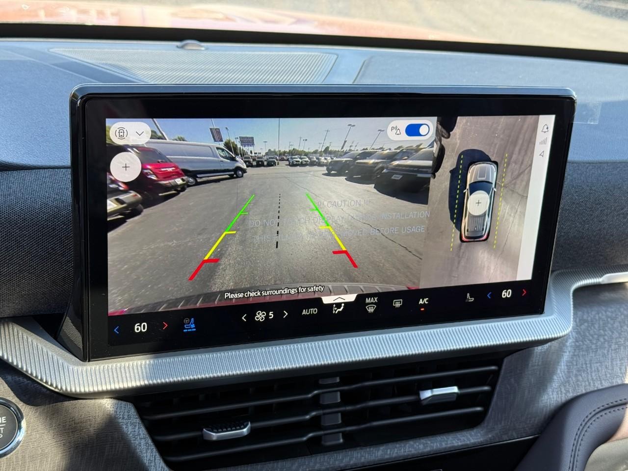 Ford Explorer Vehicle Full-screen Gallery Image 20