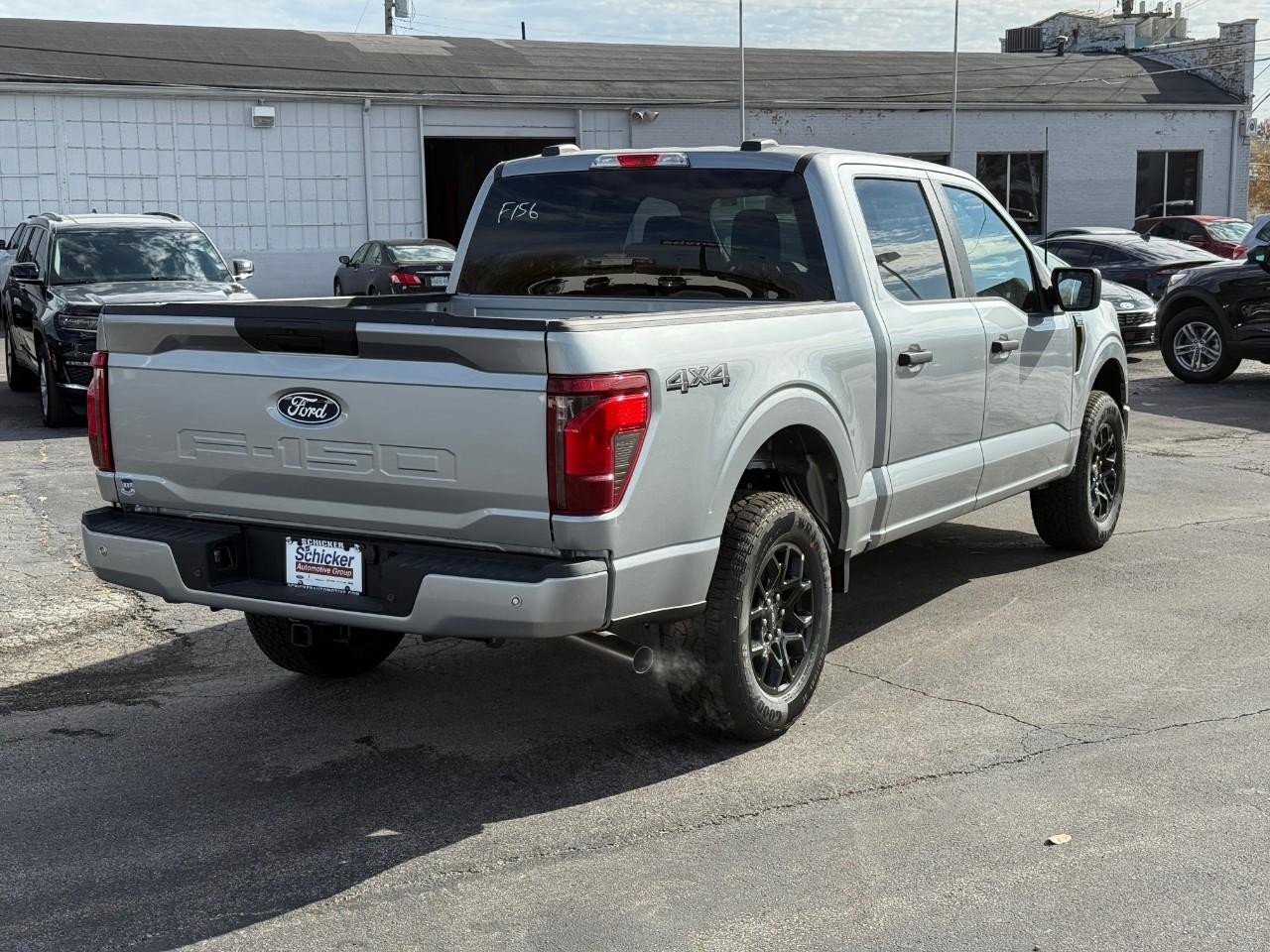 Ford F-150 Vehicle Full-screen Gallery Image 03