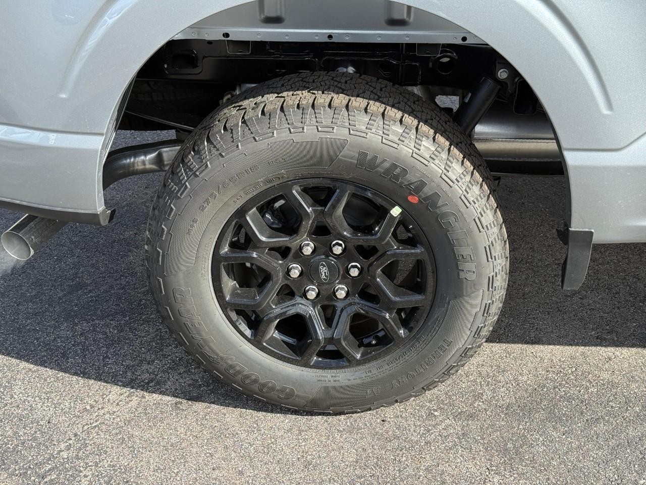 Ford F-150 Vehicle Full-screen Gallery Image 04