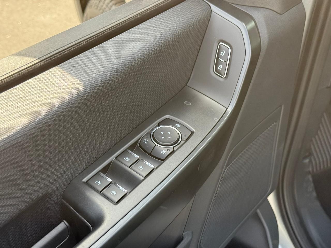 Ford F-150 Vehicle Full-screen Gallery Image 10