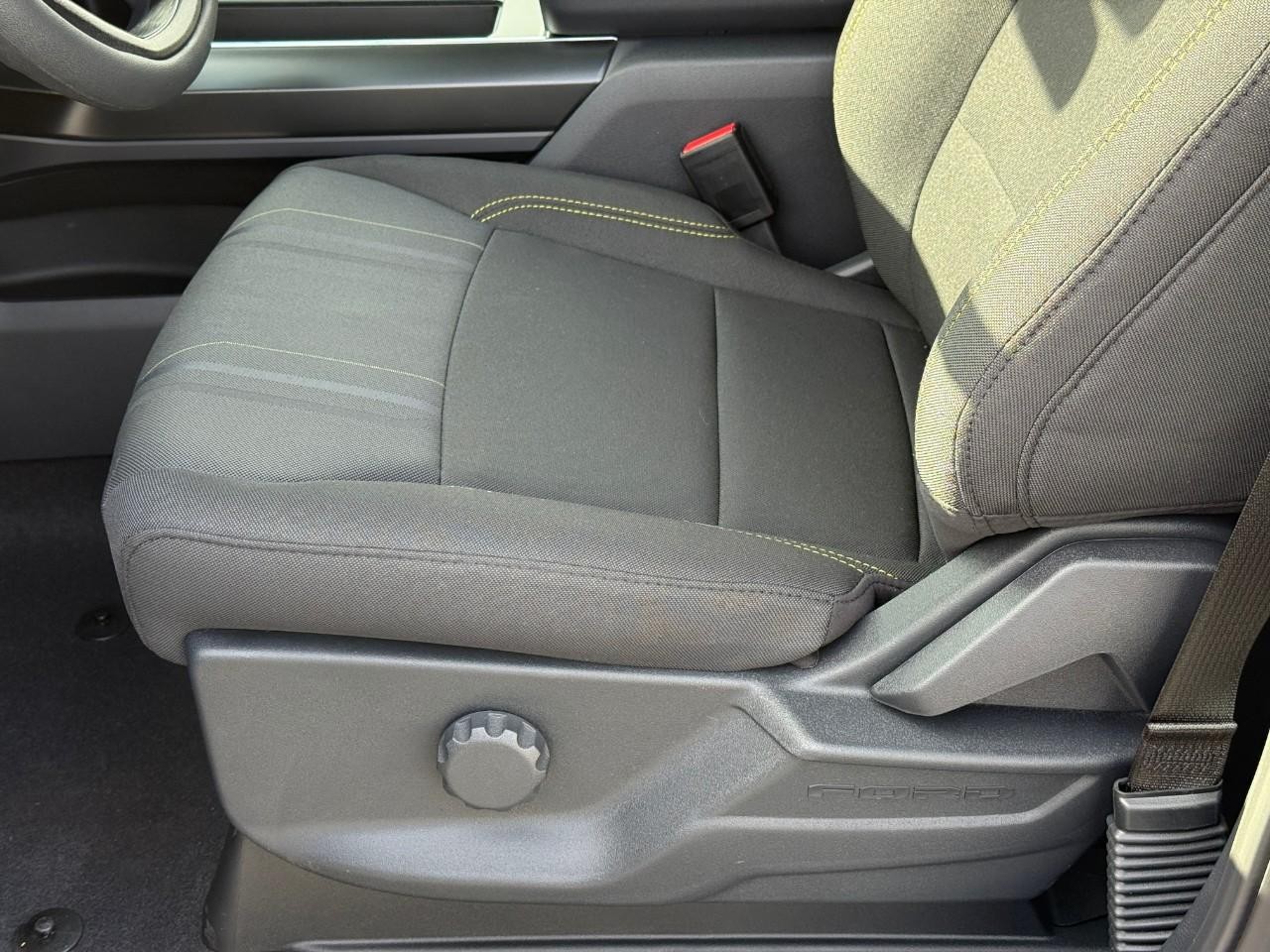 Ford F-150 Vehicle Full-screen Gallery Image 11