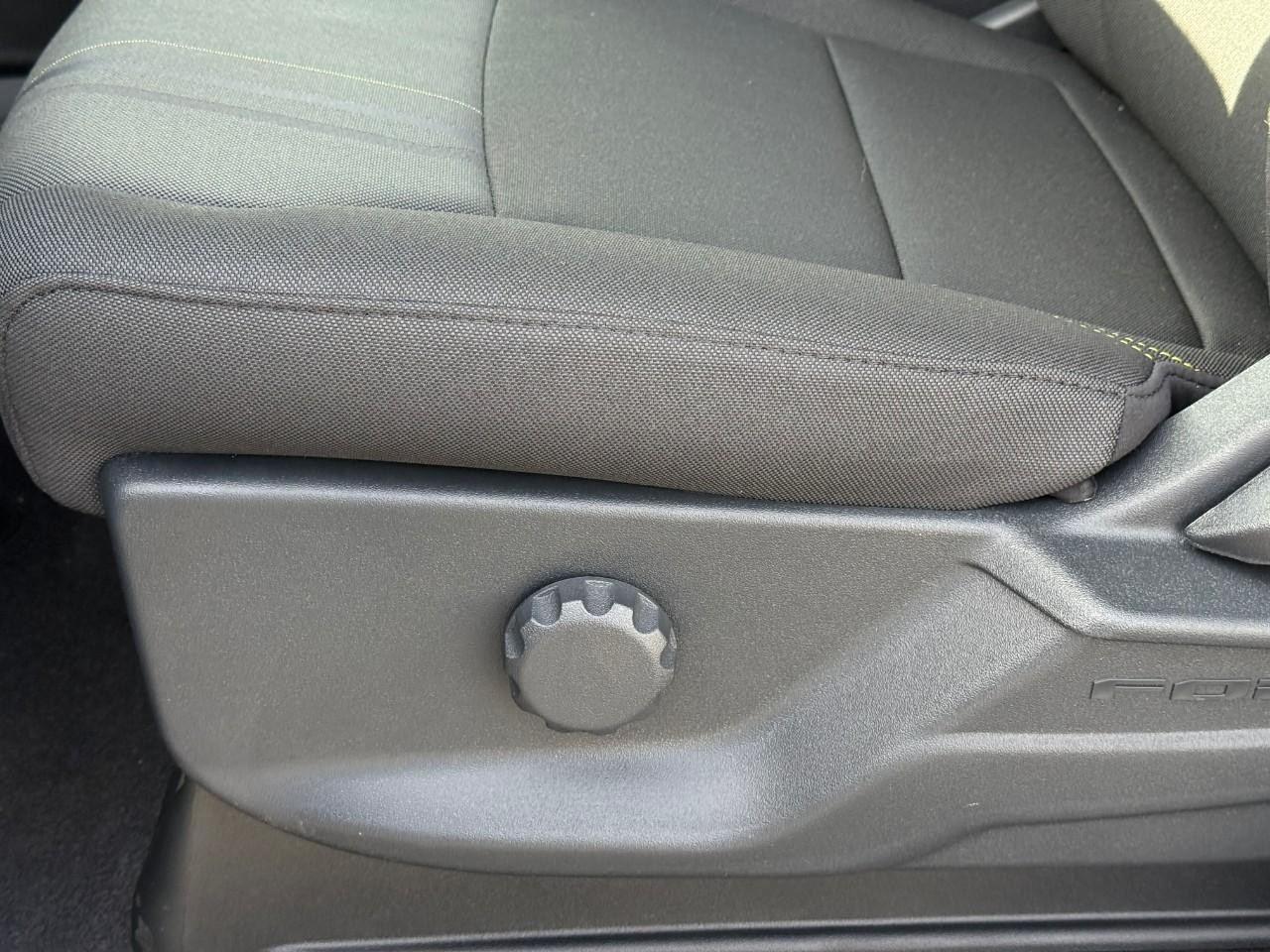 Ford F-150 Vehicle Full-screen Gallery Image 12