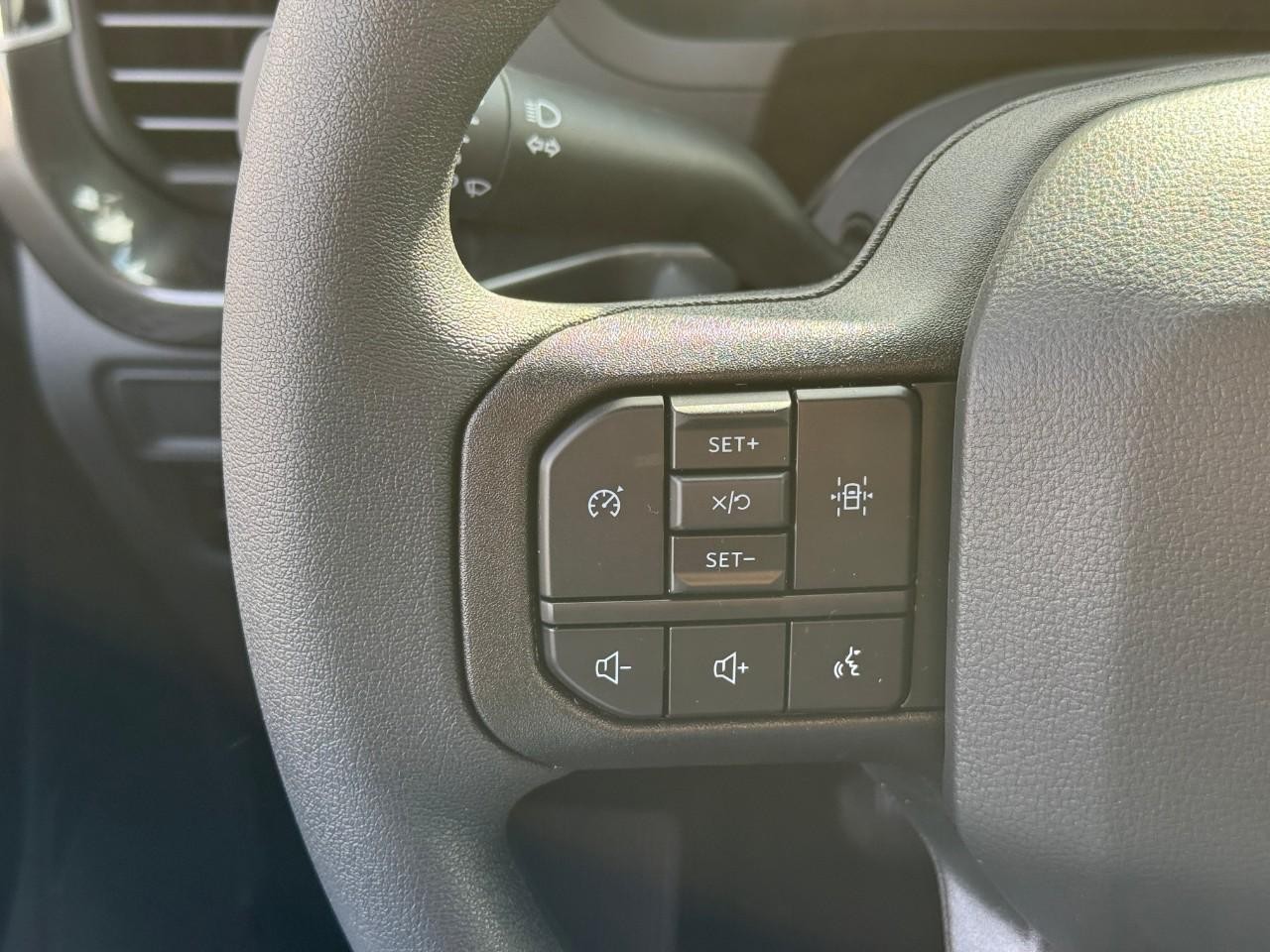 Ford F-150 Vehicle Full-screen Gallery Image 13