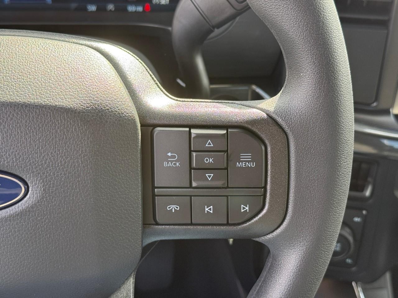 Ford F-150 Vehicle Full-screen Gallery Image 14