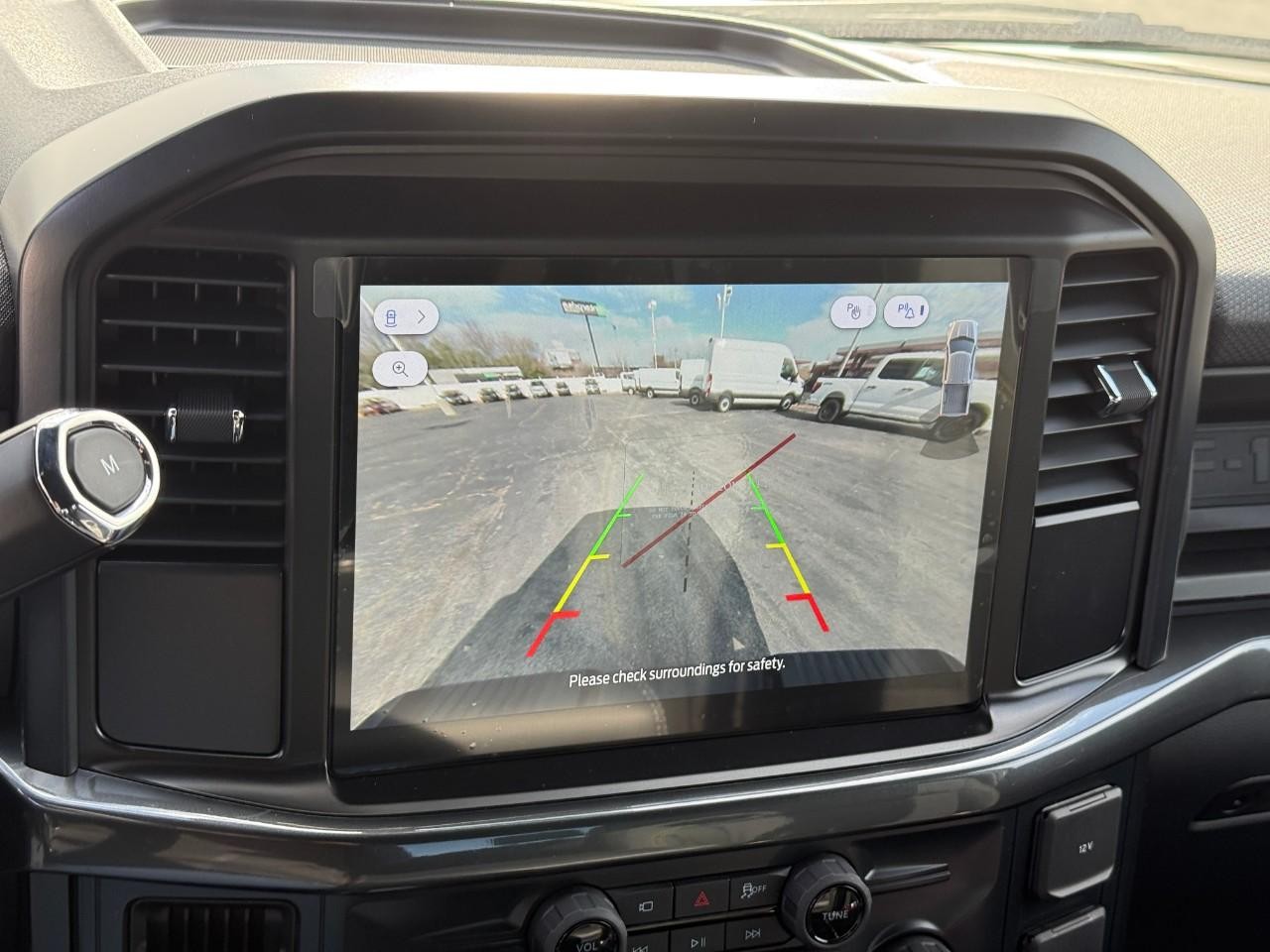 Ford F-150 Vehicle Full-screen Gallery Image 15