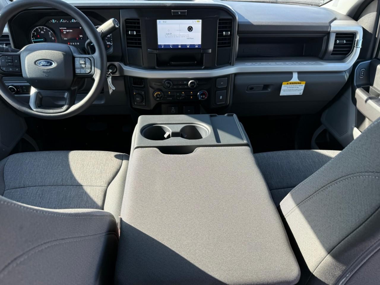 Ford Super Duty F-350 SRW Vehicle Full-screen Gallery Image 06