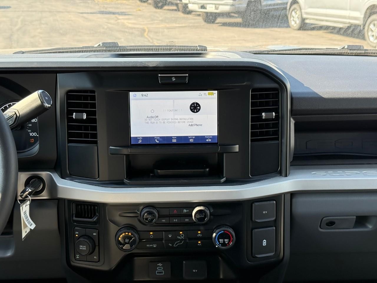 Ford Super Duty F-350 SRW Vehicle Full-screen Gallery Image 08