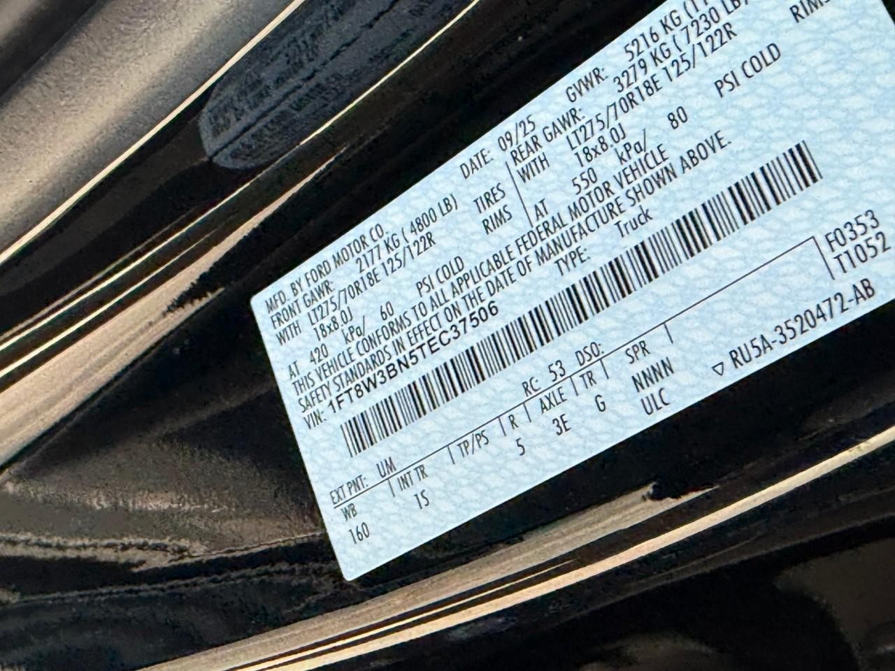 Ford Super Duty F-350 SRW Vehicle Full-screen Gallery Image 15