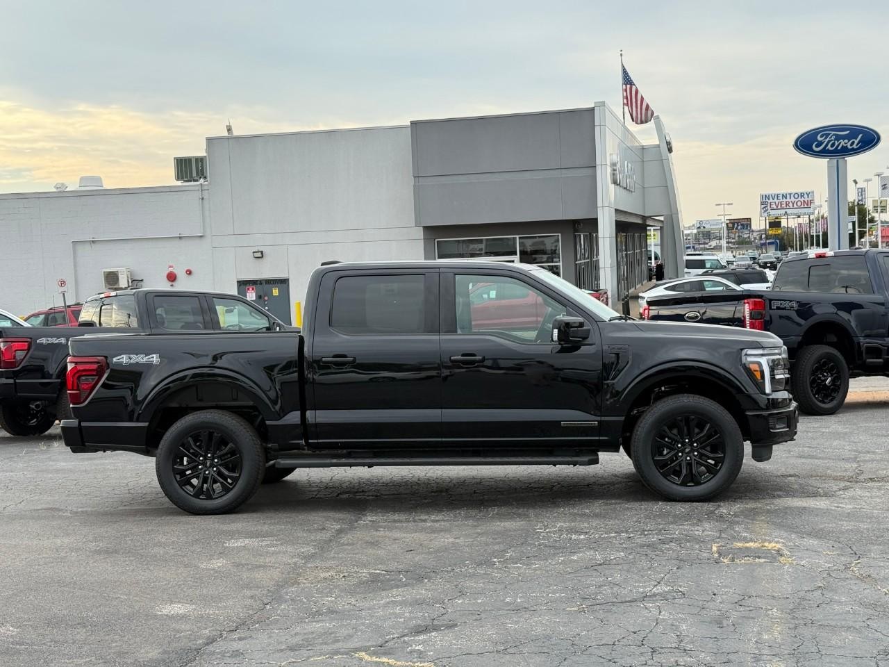 Ford F-150 Vehicle Full-screen Gallery Image 02