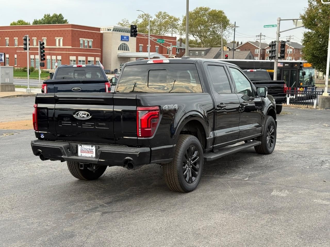Ford F-150 Vehicle Full-screen Gallery Image 03